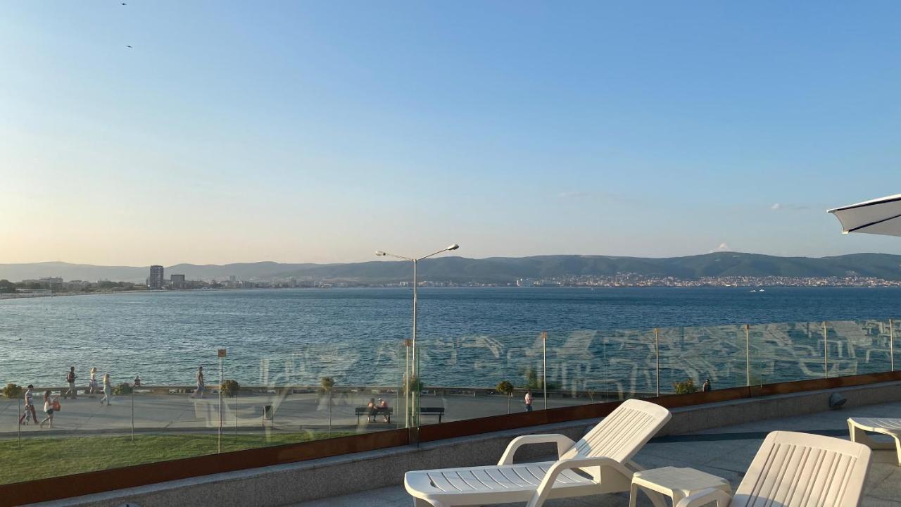 Paradiso B 210 Private Sea View